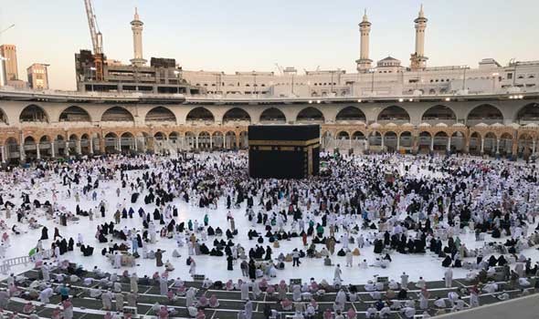  لبنان اليوم - عودة التباعد الجسدي بين المصلين في الحرمين الشريفين