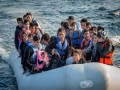  لبنان اليوم - السلطات اليونانيةِ تنقلُ 60 لبنانيا إلى أراضيها بعدَ إنقاذهمْ منْ قاربٍ كادَ أنْ يغرقَ