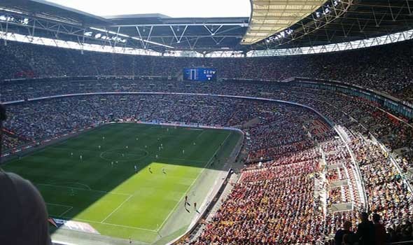 نابولي يتخطى فيورنتينا بثلاثية ويتصدر ترتيب الدوري الإيطالي