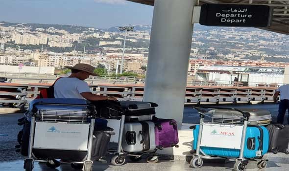  لبنان اليوم - موقوف كويتي في شبكة تهريب مخدرات في مطار بيروت يبرز بطاقة أمنية تحمل اسمه