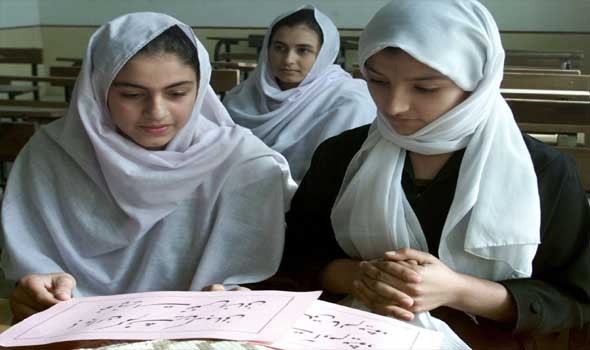 حالات تسمم جديدة في مدارس الفتيات في إيران والحكومة ترصد التزام الحجاب بكاميرات