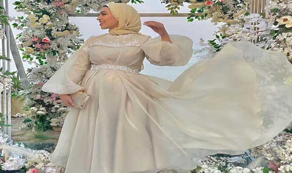  لبنان اليوم - الفساتين الطويلة لإطلالة راقية ومتألقة