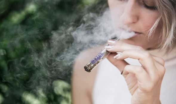 التدخين قد يزيد خطر الإصابة بألزهايمر
