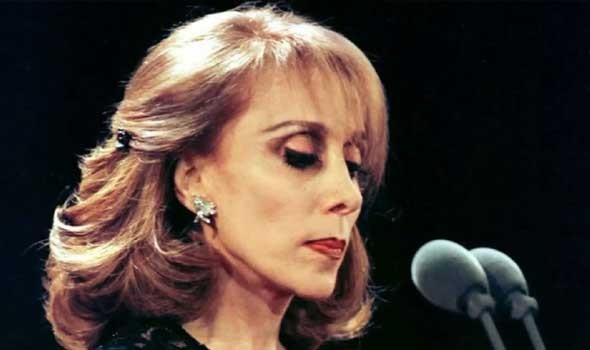  لبنان اليوم - فيروز أيقونة تجمع الأناقة بالتراث وتحوّل الأزياء إلى لغة مسرحية خالدة