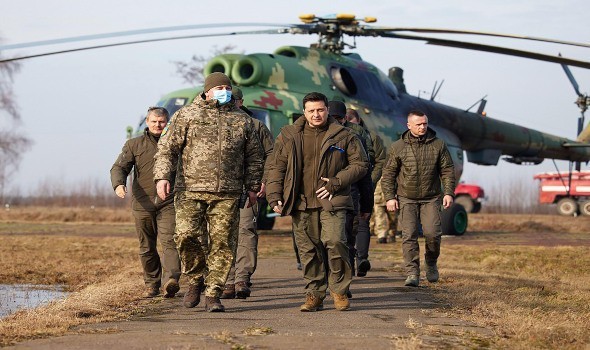 زيلينسكي يناشد الأطلسي تسليمه أسلحة ويشدّد على عدم قدرة أوكرانيا على مواجهة موسكو بدونها