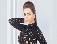  لبنان اليوم - مي عز الدين تخرج عن المألوف وتنضم لخشبة المسرح في موسم الرياض
