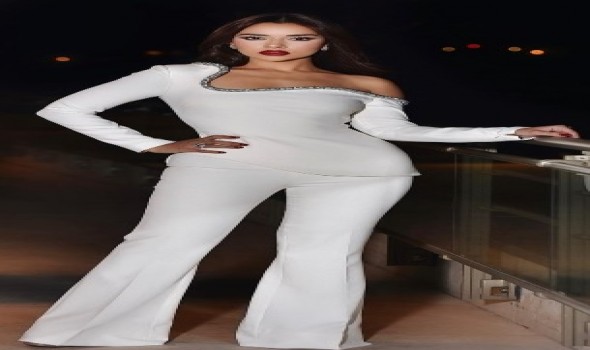 إطلالات النجمات بصيحة البدلة البيضاء بتصاميم عصرية ومميزة