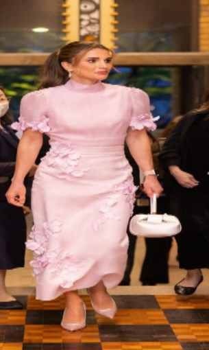 لبنان اليوم - الملكة رانيا تجمع بين الأناقة والعصرية في إطلالاتها في اليابان