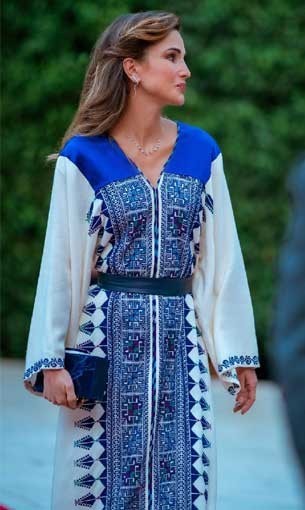  لبنان اليوم - الملكة رانيا سفيرة الأزياء التراثية الأردنية إلى العالم