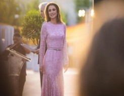  لبنان اليوم - الملكة رانيا تتألق بفستان أنيق من دار Dolce & Gabbana