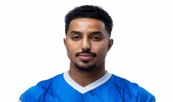 لاعب الهلال السعودي سالم الدوسري يُتوج بجائزة الرياضي المفضل في حفل جوي أووردز