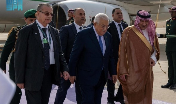 عباس يؤكد من الرياض ضرورة التوصل لحل يجمع غزة والضفة في دولة فلسطينية مستقلة