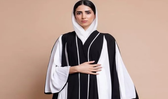  لبنان اليوم - كيف تنسقين العبايات الموردة بطرق راقية بعيدة عن المبالغة