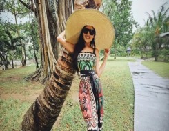  لبنان اليوم - القبعة أكسسوار النجمات المفضل في أيام الصيف وأناقة البحر لا تكتمل بدونه