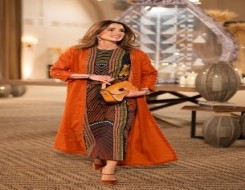  لبنان اليوم - الملكة رانيا تتألق بالأزياء المقلمة وتلفت الأنظار بتنسيقات عصرية
