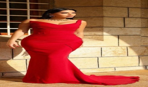 النجمات يخطفن الأنظار بصيحة الفساتين المونوكروم الملونة لصيف 2025