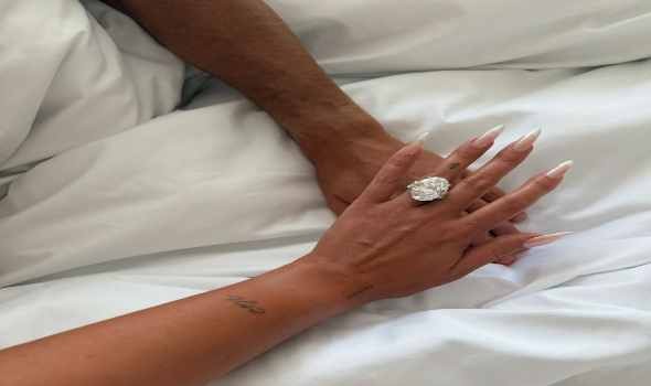  لبنان اليوم - جورجينا رودريغيز تثير الجدل بخاتم زواج يوحي بموافقتها على عرض رونالدو بعد 9 سنوات