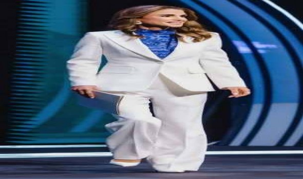 الملكة رانيا تسحر الأنظار بإطلالة بيضاء راقية وتؤكد مكانتها كأيقونة للبدلات الرسمية