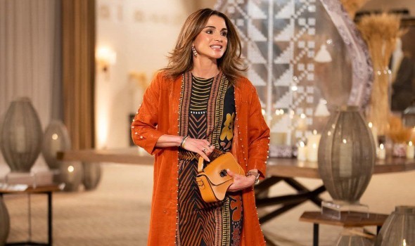  لبنان اليوم - حقيبة الملكة رانيا البرتقالية من Nodie's تُشعل الطلب على دار الأزياء الفرنسية الصاعدة