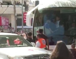 لبنان اليوم - وصول حافلات تقل أسرى فلسطينيين مفرجًا عنهم إلى رام الله ضمن عملية تبادل الأسرى بين إسرائيل وحماس