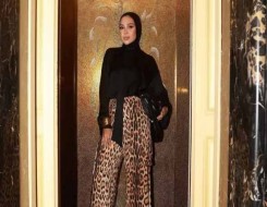  لبنان اليوم - مدونات الموضة المحجبات يجمعن بين الجرأة والأناقة باستخدام طبعات الحيوانات
