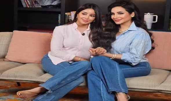  لبنان اليوم - الأزرق يوحّد إطلالات لجين وأسيل عمران في سهرة راقية تجسّد قوة الروابط بين الشقيقتين