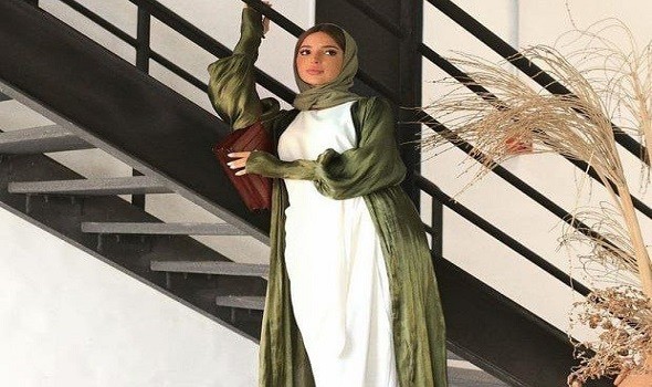  لبنان اليوم - عبايات عصرية مستوحاة من أسلوب مدونات الموضة الإماراتيات