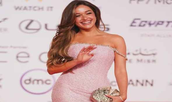  لبنان اليوم - فساتين سهرة بتصاميم متنوعة وألوان راقية تستلهم منها الشابات إطلالات أنيقة للمناسبات