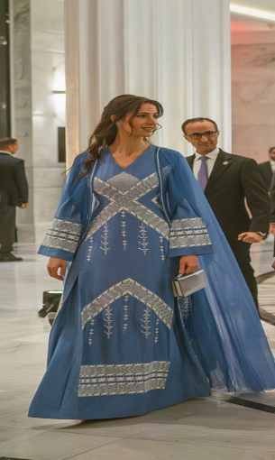  لبنان اليوم - الثقة والقوة شعار نساء العائلة الملكية الأردنية في إطلالاتهن بدرجات الأزرق
